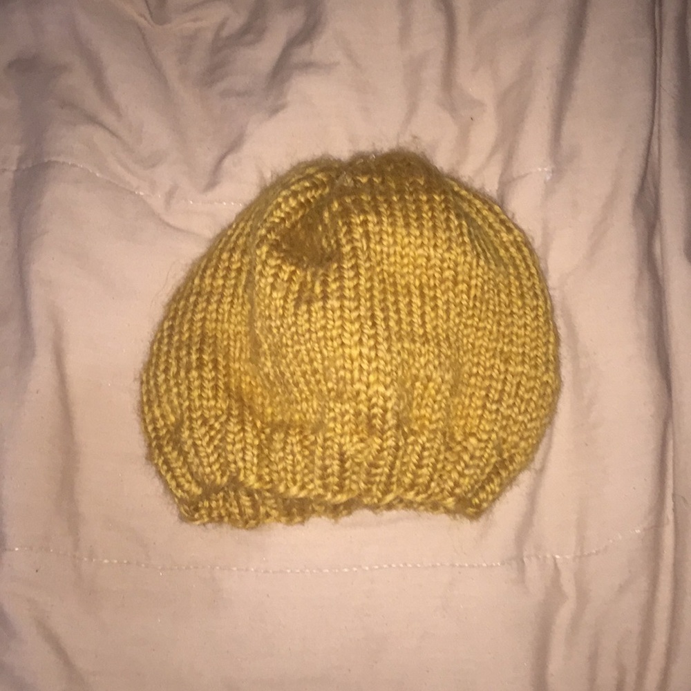 Yellow/orange Knit beanie